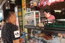 "Báu vật" giúp hàng giò chả nức tiếng phố cổ Hà Nội đông khách suốt 40 năm