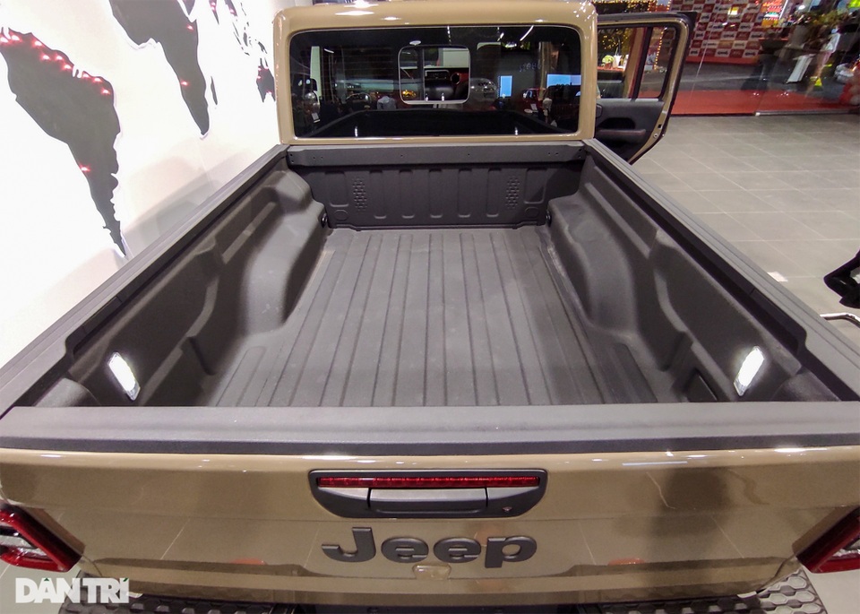 Bên trong Jeep Gladiator -  xe bán tải đầu tiên có mui trần - 5 Bên trong Jeep Gladiator -  xe bán tải đầu tiên có mui trần - 5