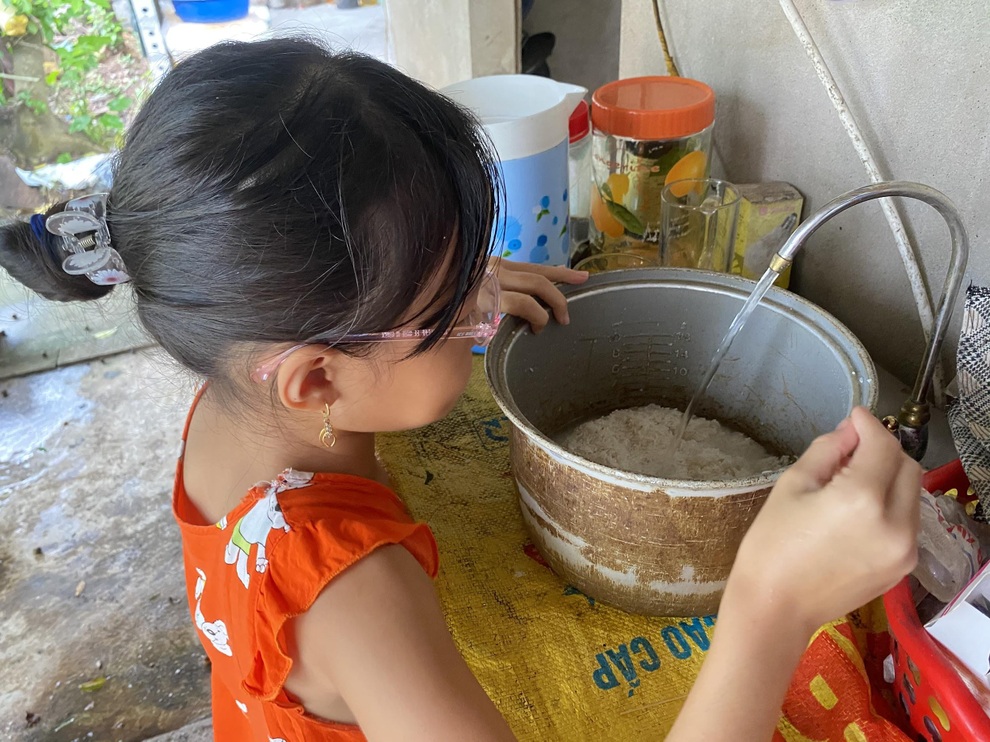 Nuôi con thời đại dịch: Phụ huynh bị quá tải, nổi cáu vì trăm thứ đổ đầu - 2