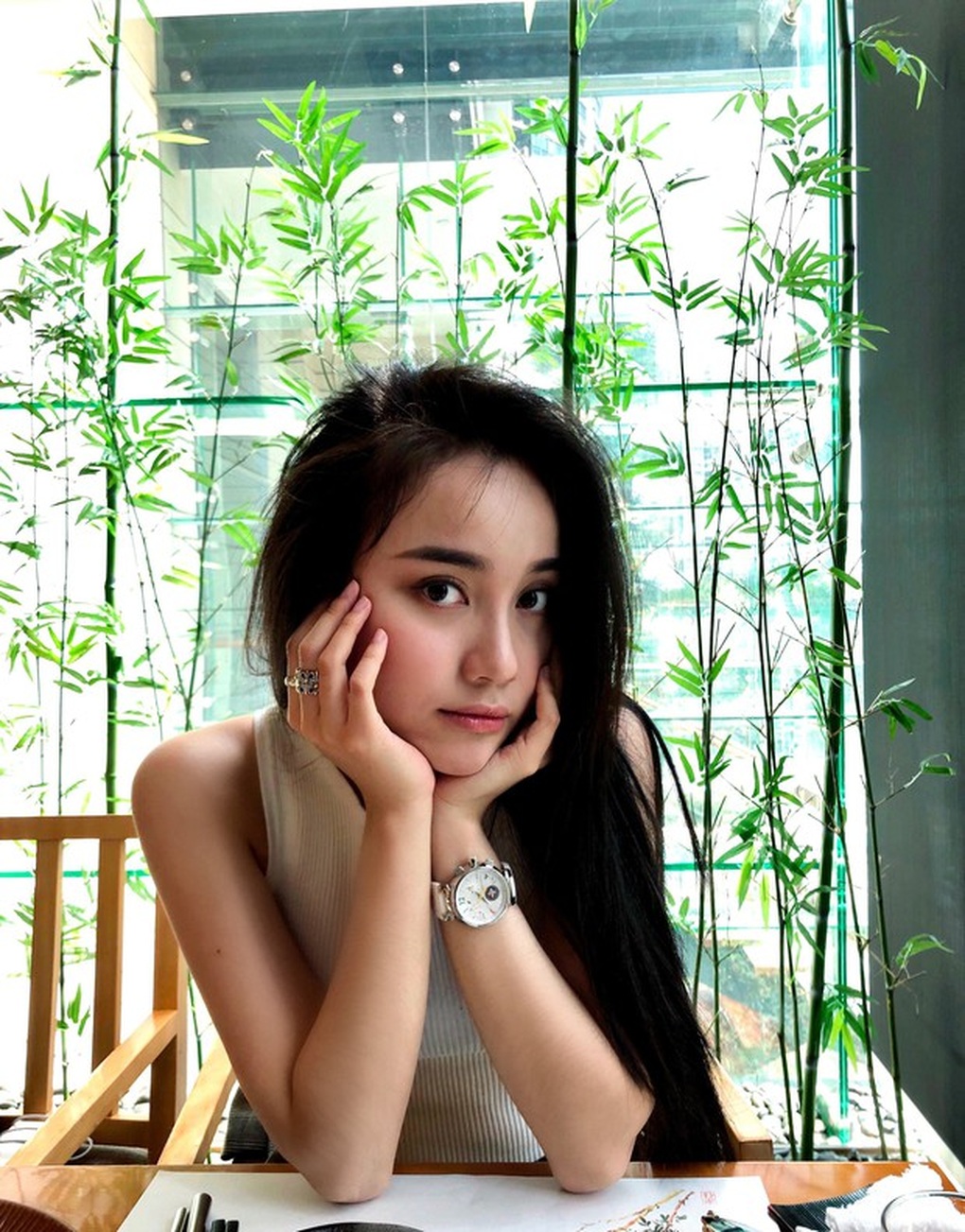 Nàng thơ sinh năm 2000 của Trương Nghệ Mưu là hot girl học viện điện ảnh - 3 Nàng thơ sinh năm 2000 của Trương Nghệ Mưu là hot girl học viện điện ảnh - 3