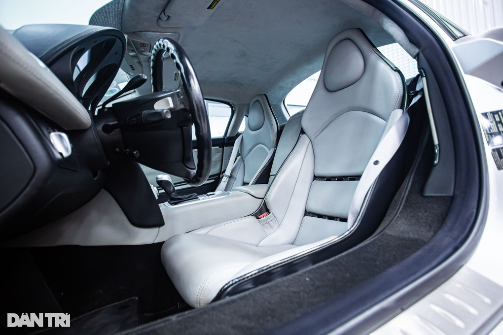 Cận cảnh mũi tên bạc Mercedes-Benz SLR McLaren độc nhất Việt Nam - 10 Cận cảnh mũi tên bạc Mercedes-Benz SLR McLaren độc nhất Việt Nam - 10