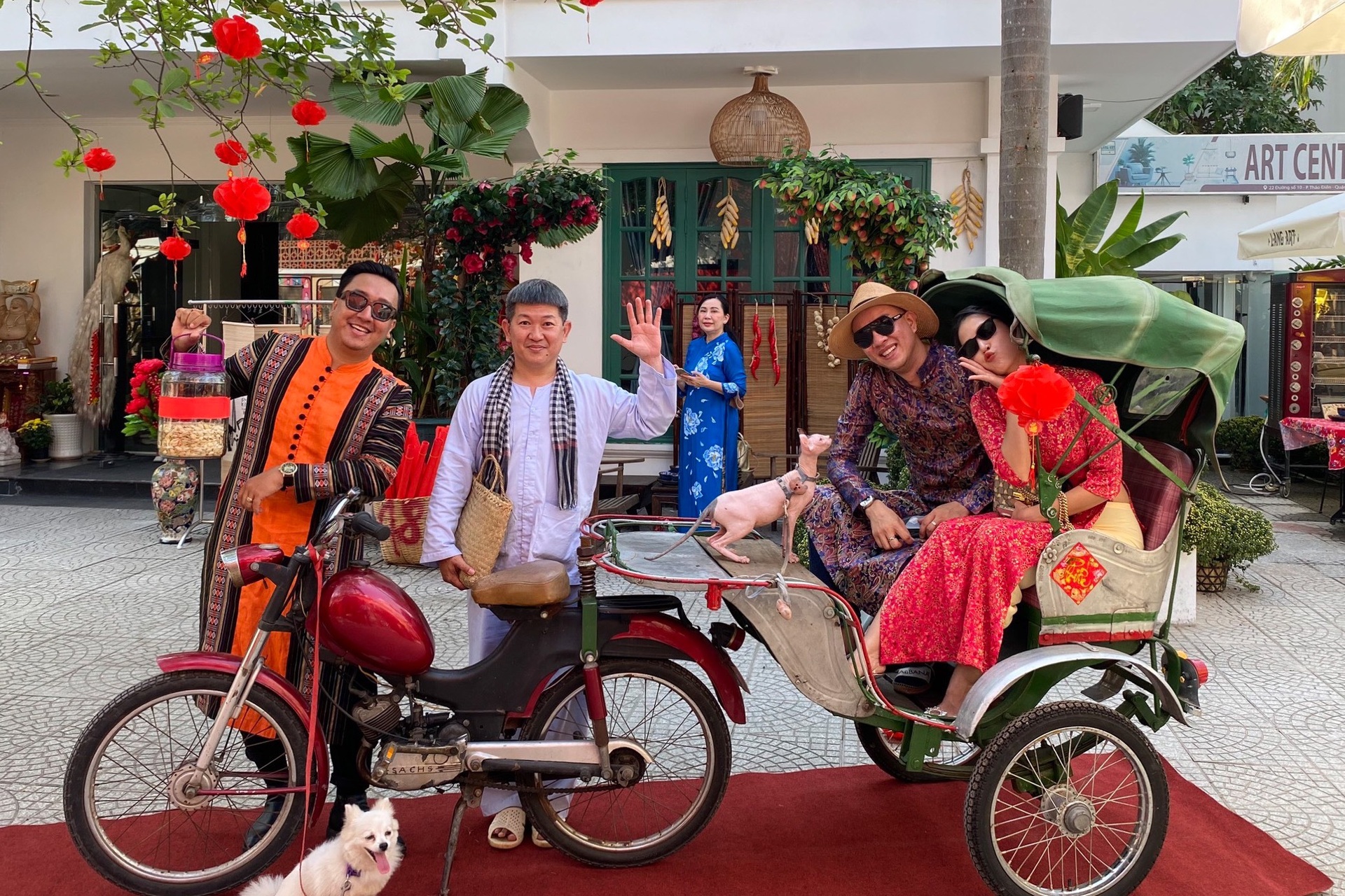 Tiệm cà phê có 5.000 đồ vật gợi ký ức Tết xưa của người Sài Gòn - 17 Tiệm cà phê có 5.000 đồ vật gợi ký ức Tết xưa của người Sài Gòn - 17