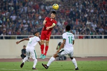 Ồn ào vụ Công Vinh mới lên “sếp” đã trảm cầu thủ