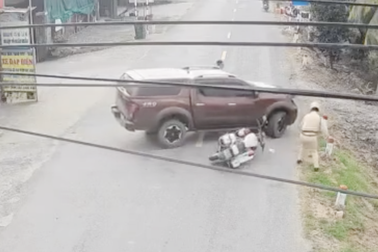 Tài xế lái ô tô húc đổ xe CSGT rồi quay đầu bỏ chạy ở Tây Ninh