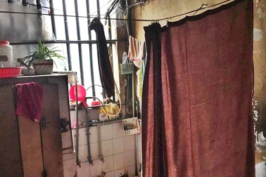 Chuyện khó tin: Che ri đô tắm ở hành lang khu tập thể Hà Nội