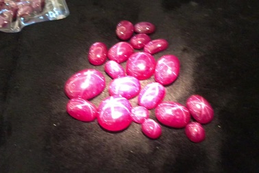 Trả 21 tỷ đồng bộ đá Ruby sao siêu hiếm đại gia vẫn lắc đầu