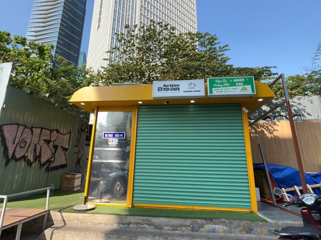 Nhà vệ sinh công cộng ở TPHCM bỗng biến mất rồi đột nhiên xuất hiện lại - 1