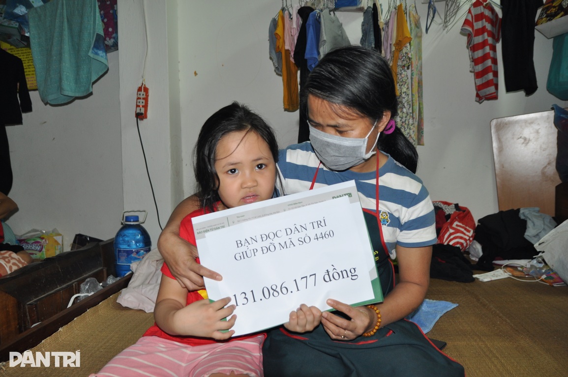 Tình yêu của bạn đọc Dân trí mang nụ cười cho cô bé bại não - 4 Tình yêu của bạn đọc Dân trí mang nụ cười cho cô bé bại não - 4