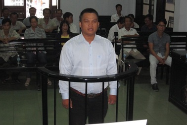 Đề nghị xử phạt công an đánh người vi phạm giao thông 6-9 tháng tù giam