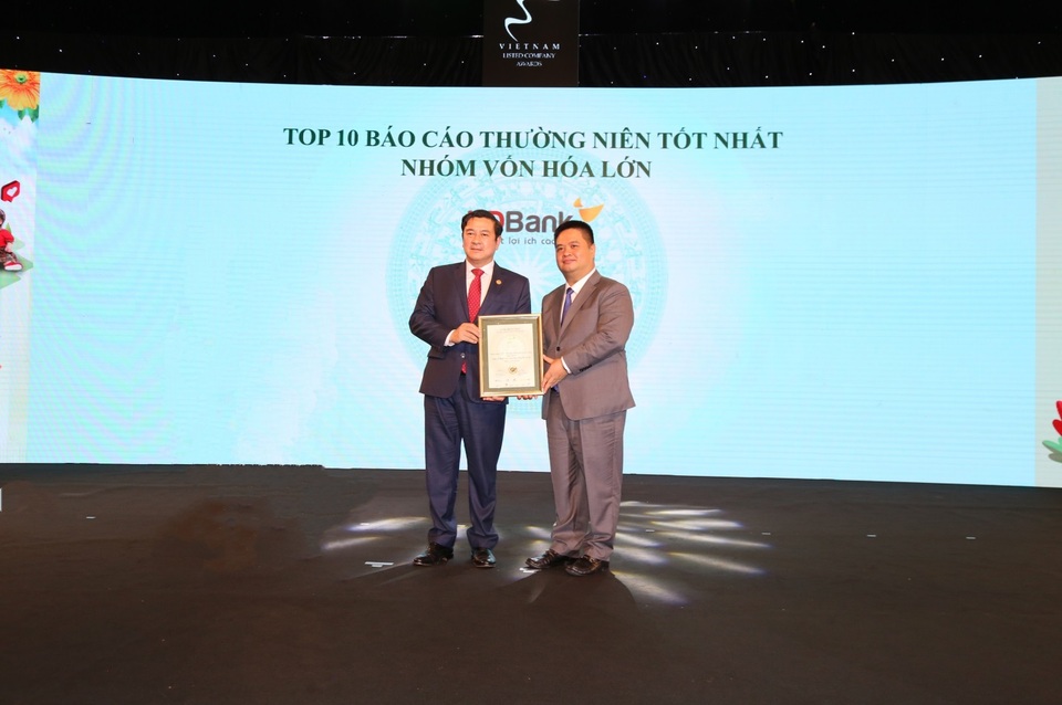 HDBank giành cú đúp doanh nghiệp niêm yết xuất sắc - 1 HDBank giành cú đúp doanh nghiệp niêm yết xuất sắc - 1