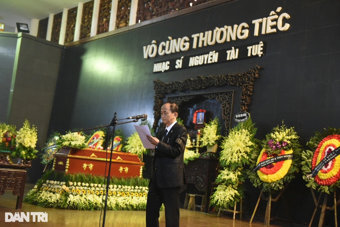 Nghệ sĩ đau xót tiễn biệt tác giả Tiếng hát giữa rừng Pác Bó - 11 Nghệ sĩ đau xót tiễn biệt tác giả Tiếng hát giữa rừng Pác Bó - 11