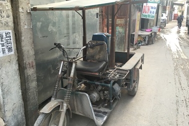 Chạy xe ba gác trong làng nghề, lương tháng ngang giám đốc