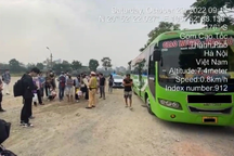 Hà Nội: Xe khách 29 chỗ "nhồi" 58 người