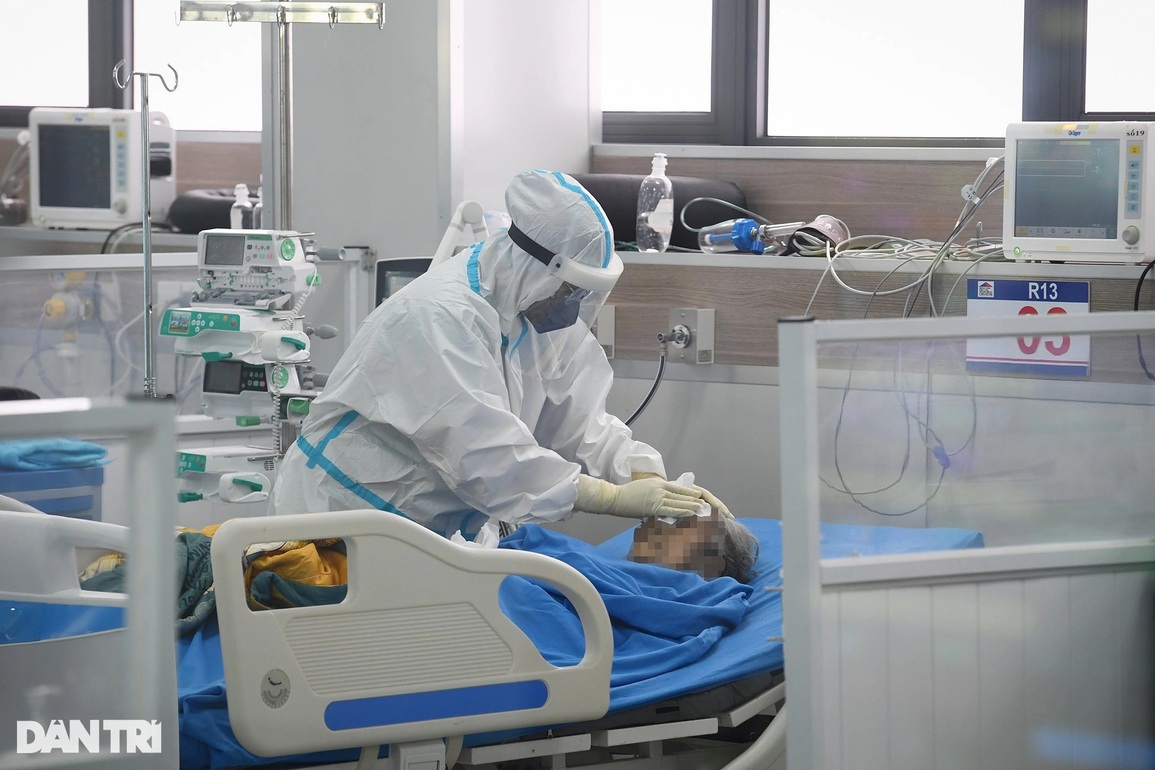 Bên trong khu điều trị F0 nặng nhất Hà Nội - 3 Bên trong khu điều trị F0 nặng nhất Hà Nội - 3