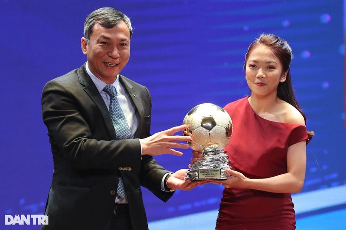 Hoàng Đức, Huỳnh Như nói gì sau khi giành Quả bóng vàng 2021? - 2 Hoàng Đức, Huỳnh Như nói gì sau khi giành Quả bóng vàng 2021? - 2