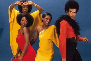 Những bài hát nổi tiếng thế giới “tưng bừng” ở các lễ cưới Việt Nam (I)