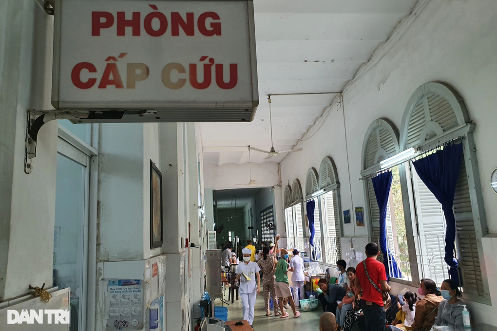 Cháu bé 2 tuổi ở TPHCM uống nhầm bột thông cống, bỏng toàn bộ khoang miệng - 1 Cháu bé 2 tuổi ở TPHCM uống nhầm bột thông cống, bỏng toàn bộ khoang miệng - 1