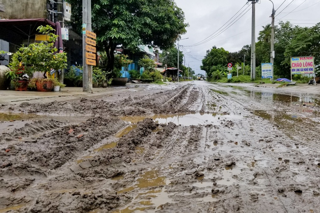 Khu dân cư ở Đà Nẵng ngập ngụa bùn đất sau mưa lớn - 2 Khu dân cư ở Đà Nẵng ngập ngụa bùn đất sau mưa lớn - 2