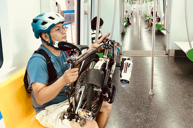 Nhiều người quay lại xe máy sau khi "vỡ mộng" đạp xe đi làm