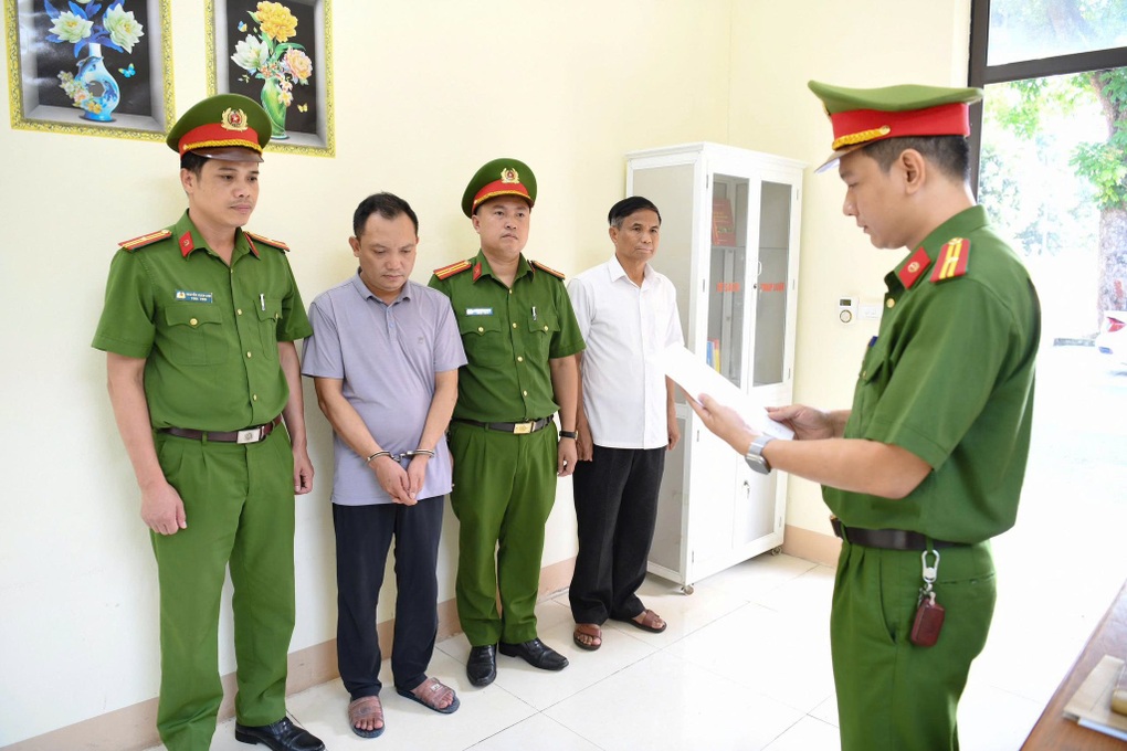 Bắt giám đốc Công ty Athena vì sản xuất kem chống nắng, mỹ phẩm giả - 1