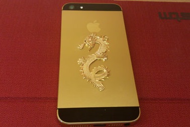 iPhone 5 mạ vàng khảm rồng đầu tiên tại Việt Nam