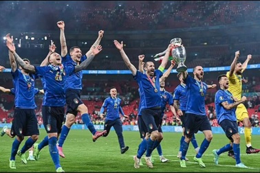 Danh thủ Italia tuyên bố "cho tuyển Anh đá lại 1000 lần vẫn thua"