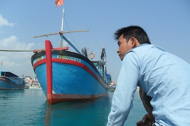 Tàu cá cùng 8 ngư dân bị tàu “lạ” khống chế trên vùng biển Hoàng Sa