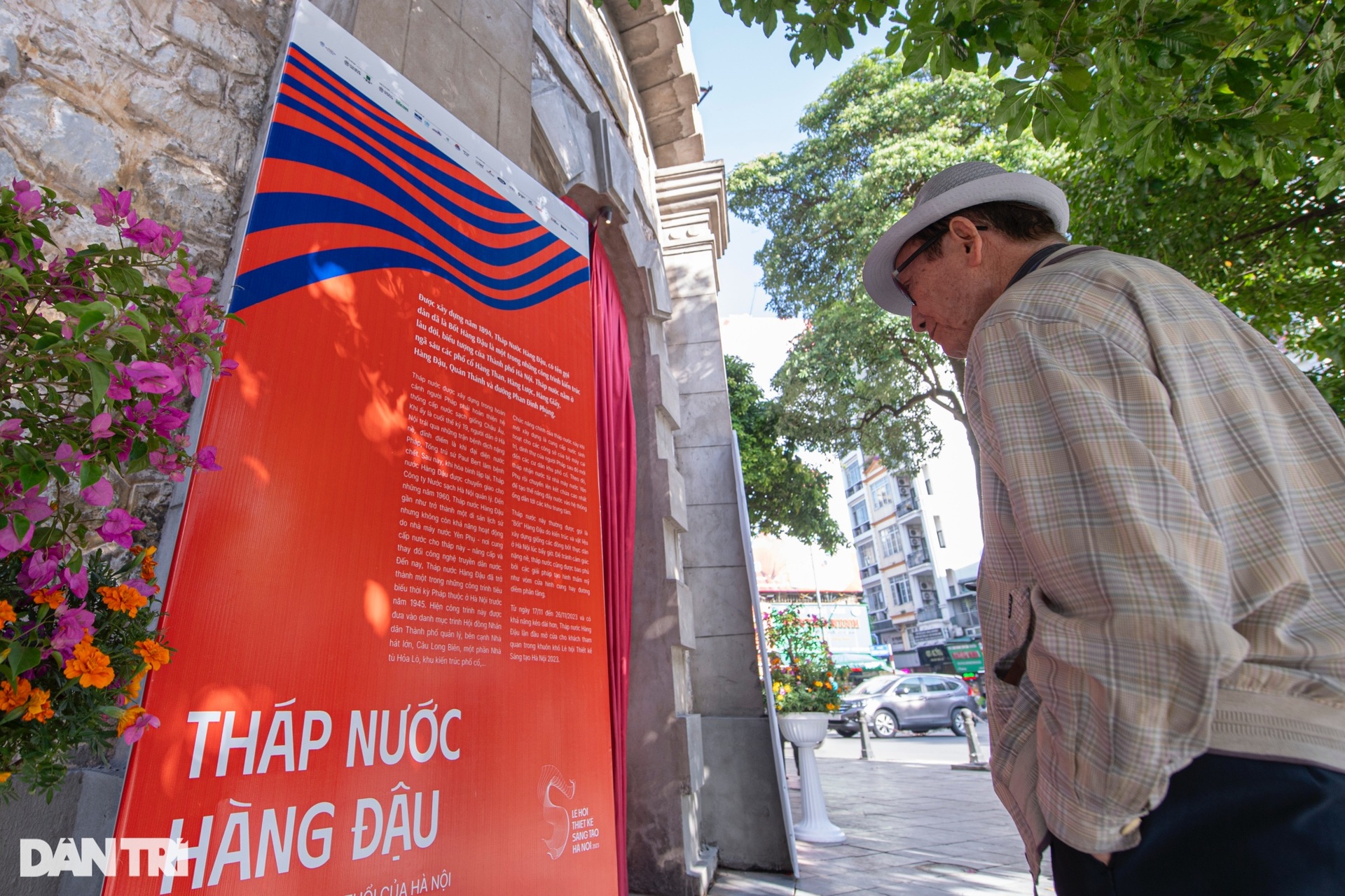 Người trẻ háo hức, người già chờ 80 năm mới được vào xem tháp nước Hàng Đậu - 2 Người trẻ háo hức, người già chờ 80 năm mới được vào xem tháp nước Hàng Đậu - 2