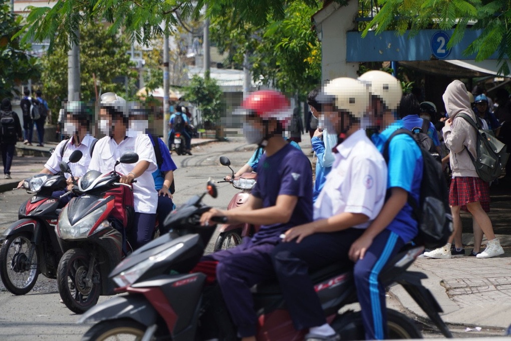 Học sinh điều khiển xe mô tô trên 50cm3 có bị xử phạt không? - 1 Học sinh điều khiển xe mô tô trên 50cm3 có bị xử phạt không? - 1
