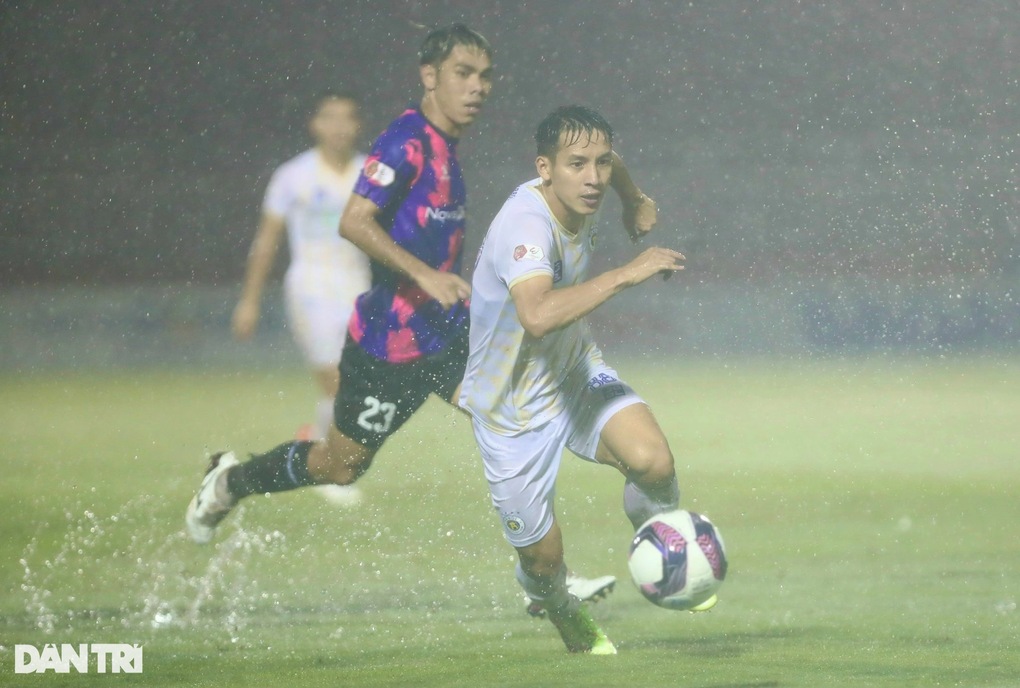 Văn Quyết ghi bàn giúp CLB Hà Nội thoát thua Sài Gòn FC - 5 Văn Quyết ghi bàn giúp CLB Hà Nội thoát thua Sài Gòn FC - 5