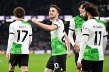 Liverpool chiếm ngôi đầu bảng Premier League