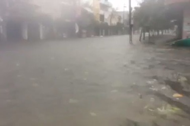 Mưa lớn gây ngập nhiều tuyến đường ở Phú Yên.