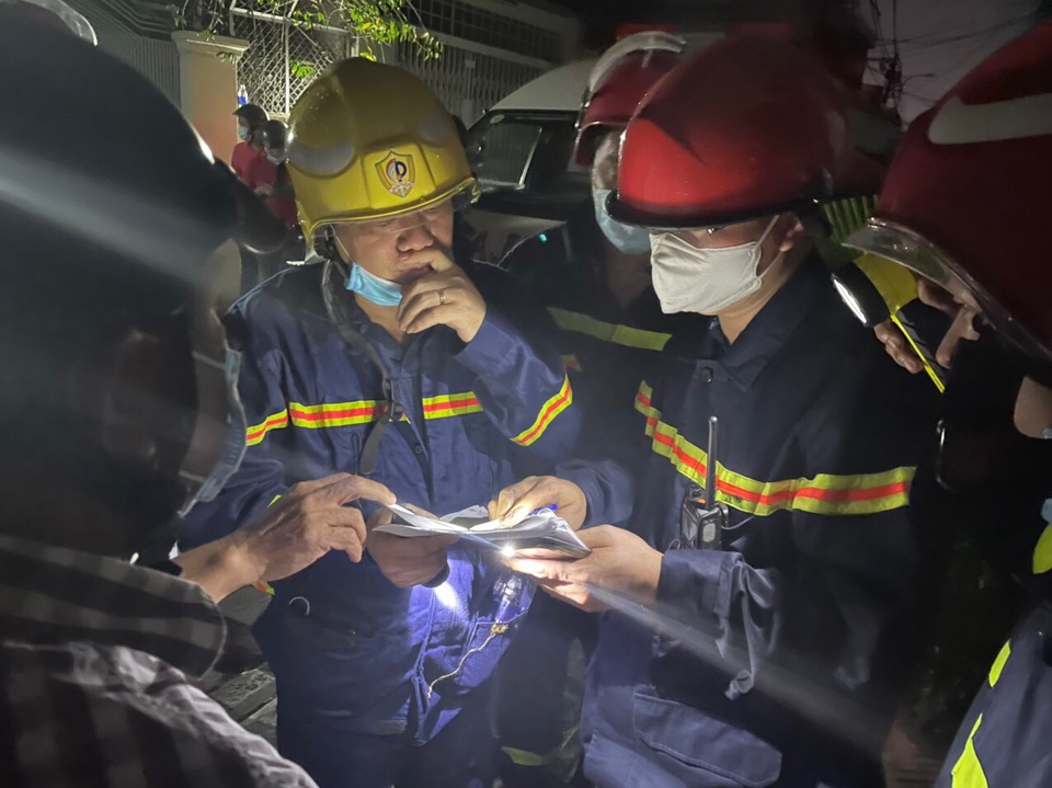 Hiện trường vụ cháy làm 8 người tử vong thương tâm ở TP HCM - 8 Hiện trường vụ cháy làm 8 người tử vong thương tâm ở TP HCM - 8