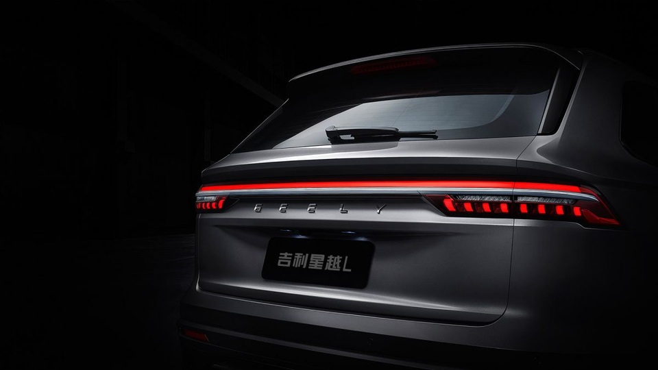 Mẫu xe Trung Quốc gây choáng với màn hình dài 1 mét - 5 Mẫu xe Trung Quốc gây choáng với màn hình dài 1 mét - 5