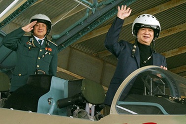 Thủ tướng Nguyễn Tấn Dũng thăm Trung đoàn Không quân 923