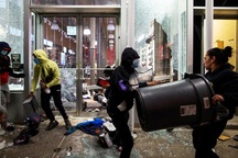 Chủ cửa hàng "khóc ròng" vì nạn cướp phá, hôi của trong biểu tình ở Mỹ