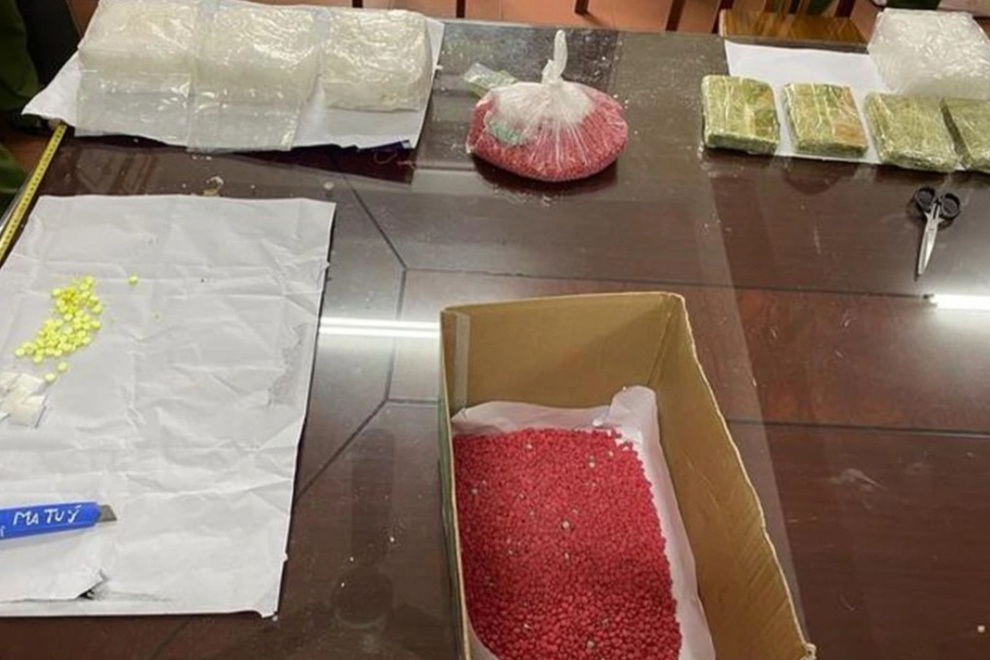 Triệt phá đường dây mua bán ma túy, bắt giữ 8 đối tượng - 2 Triệt phá đường dây mua bán ma túy, bắt giữ 8 đối tượng - 2