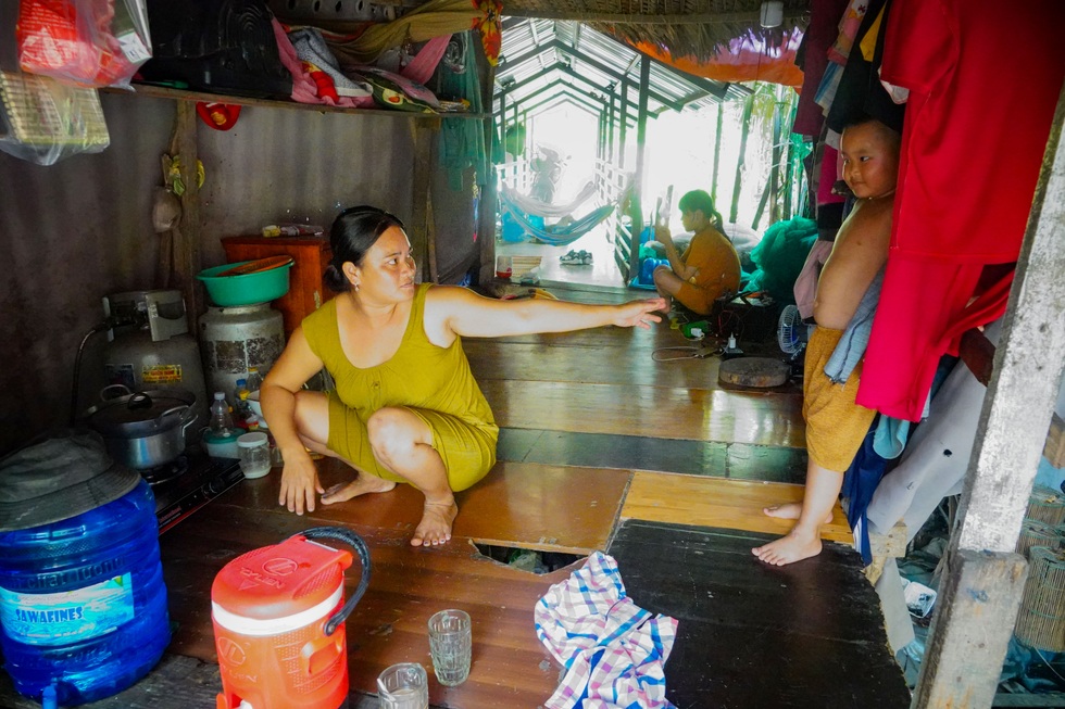 Người Sài Gòn bất đắc dĩ sống mòn dưới gầm cầu - 5 Người Sài Gòn bất đắc dĩ sống mòn dưới gầm cầu - 5