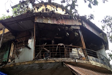 Hà Nội: Lửa thiêu rụi 3 căn phòng trên phố Phủ Doãn
