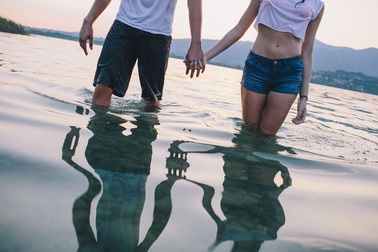 Cánh chị em đang vui vẻ với "chuyện ấy" hơn