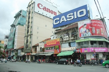 Vàng lên, nhà mặt phố vẫn đứng giá