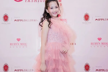 MC nhí Quỳnh Chi góp mặt trong chương trình thời trang nhân ngày lễ thiếu nhi với chủ đề “Barbie Girls”
