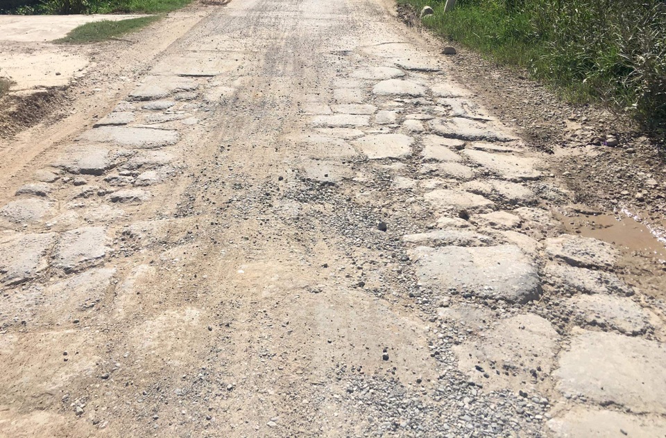 Quảng Bình: Dân khốn khổ vì con đường huyết mạch xuống cấp nghiêm trọng - 3 Quảng Bình: Dân khốn khổ vì con đường huyết mạch xuống cấp nghiêm trọng - 3