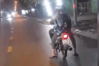 Xác minh clip nam thanh niên bốc đầu xe máy trên đường ở TPHCM