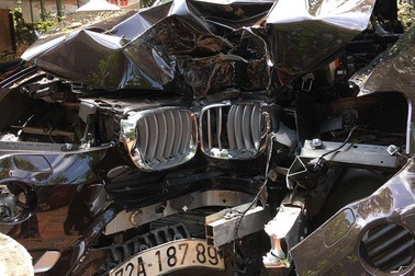 Chủ tịch huyện Côn Đảo tử vong trong xe BMW sau tai nạn