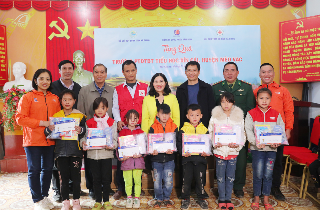 Dược phẩm Tâm Bình tổ chức Tết nhân ái 2023 cho đồng bào vùng cao - 3 Dược phẩm Tâm Bình tổ chức Tết nhân ái 2023 cho đồng bào vùng cao - 3