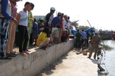 Phát hiện xác người nổi trên mặt sông