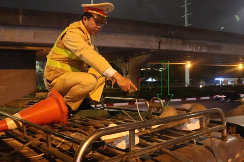 Hàng loạt tài xế xe tải, xe buýt bấm còi inh ỏi trong đêm bị CSGT xử phạt