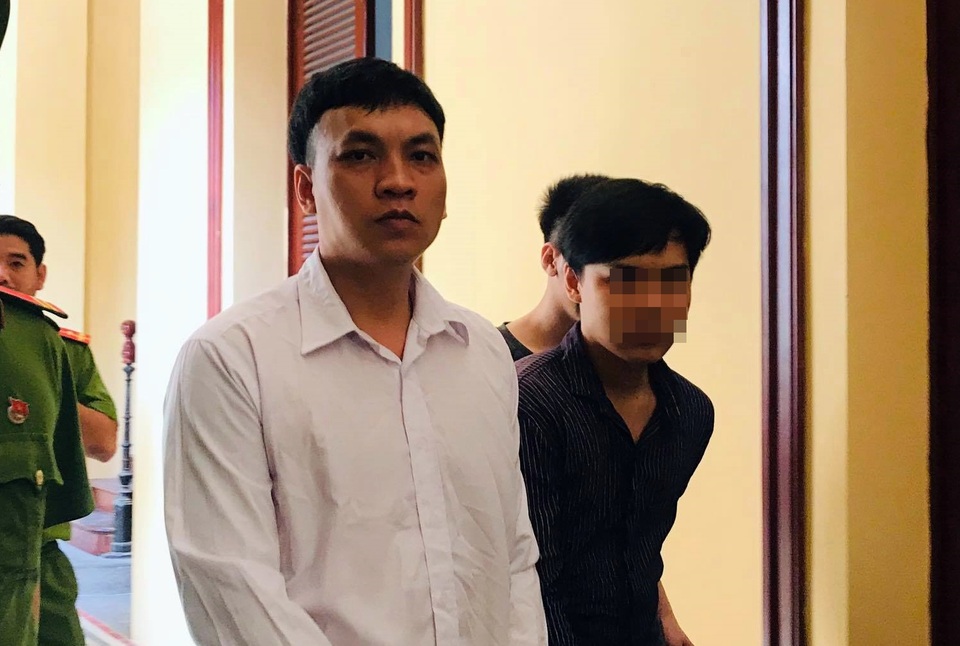 Vay tiền không trả còn cùng chủ nợ “huyết chiến” - 1 Vay tiền không trả còn cùng chủ nợ “huyết chiến” - 1
