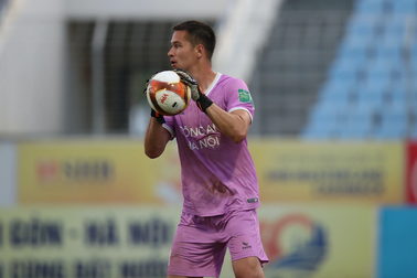 Nhìn tuyển Việt Nam sắp có ngôi sao nhập tịch, báo Trung Quốc chạnh lòng